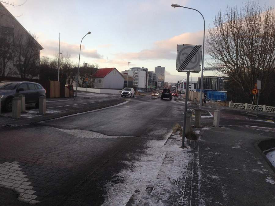 Gatnamót í Laugarneshverfi í desember
